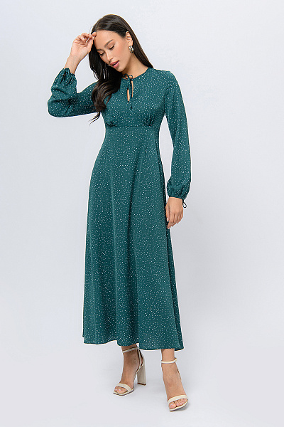Платье зеленого цвета в горошек с длинными рукавами