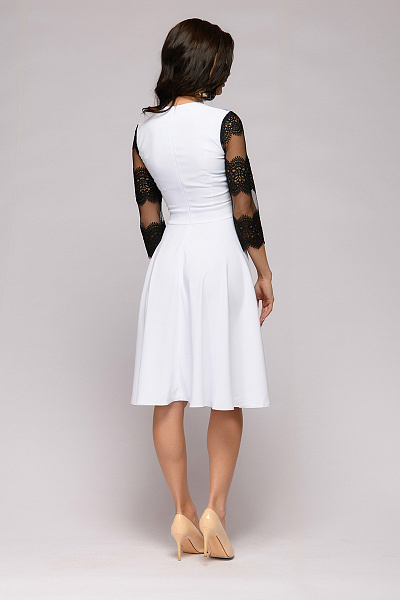 Платье белое длины мини с черным кружевным верхом