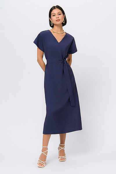 Платье темно-синего цвета длины миди с карманами и короткими рукавами