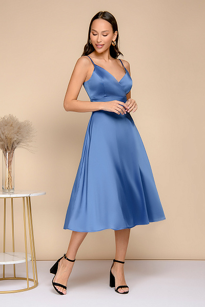 Платье синее длины миди на бретелях с глубоким вырезом