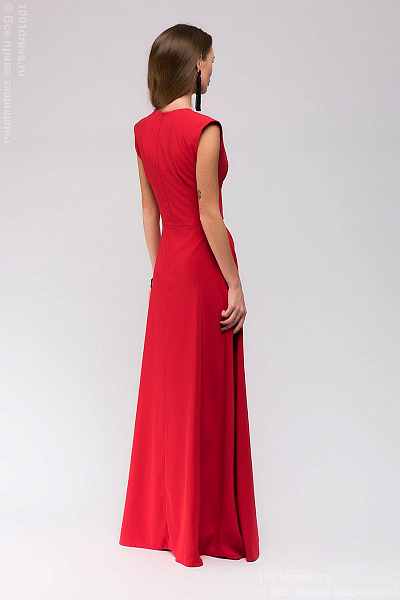 Платье красное длины макси с глубоким декольте