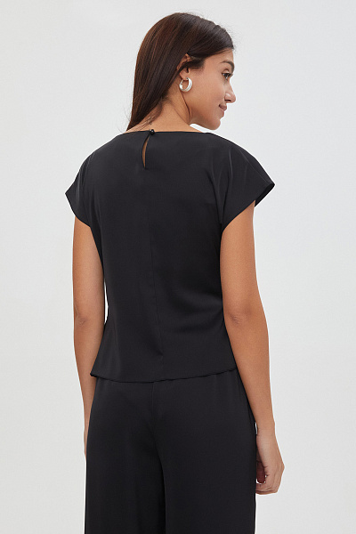Блуза черная с ассиметричной драпировкой и завязками