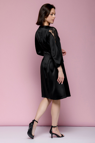 Платье черное длины мини с объемными рукавами и расклешенной юбкой