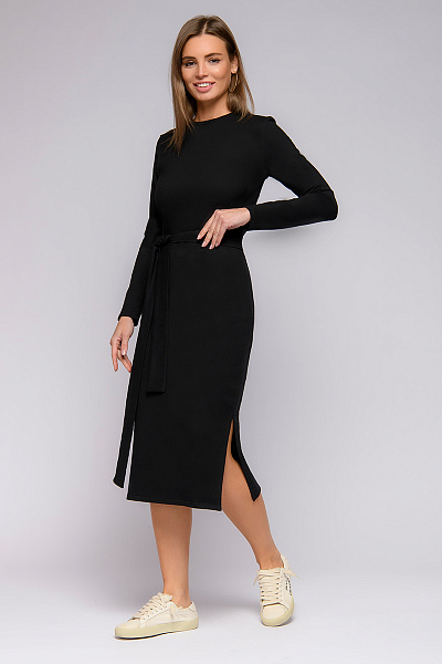 Платье черное длины миди с длинными рукавами и поясом
