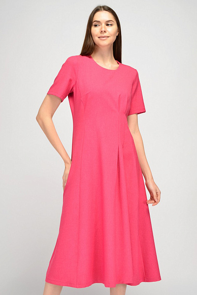 Платье малинового цвета длины миди и короткими рукавами