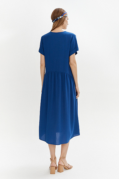 Платье синее длины миди с широкими рукавами