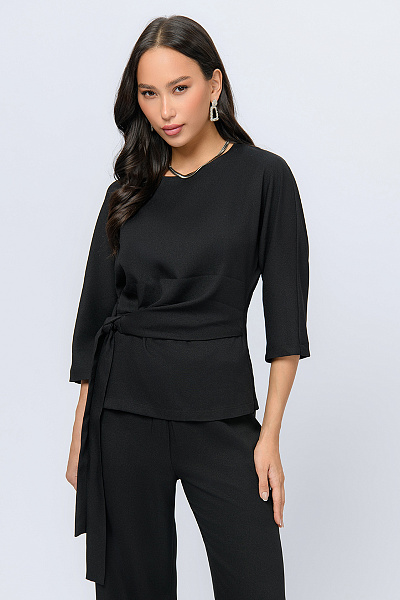 Блуза черного цвета с декоративным поясом