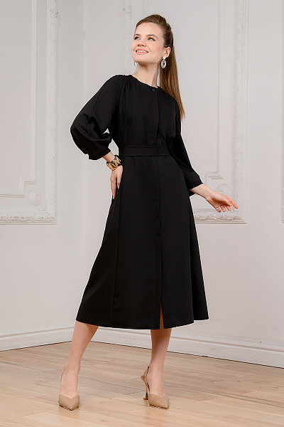 Платье черное длины миди с поясом и длинными рукавами