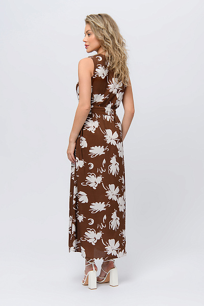 Платье коричневого цвета длины макси с цветочным принтом и поясом