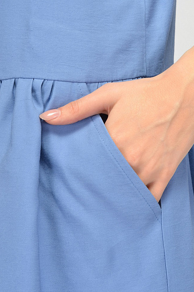 Сарафан голубой длины миди с V-образным вырезом на спинке и карманами