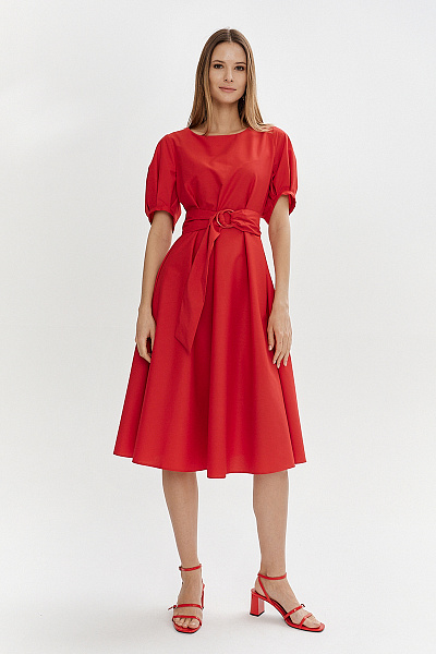 Платье красное длины миди с объемными рукавами и поясом