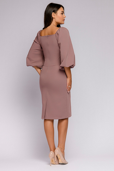 Платье-футляр светло-коричневое длины мини с объемными рукавами и фигурным вырезом