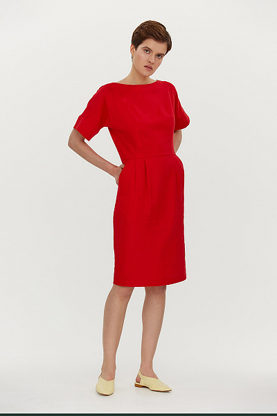 Платье красное длины мини с короткими рукавами и карманами
