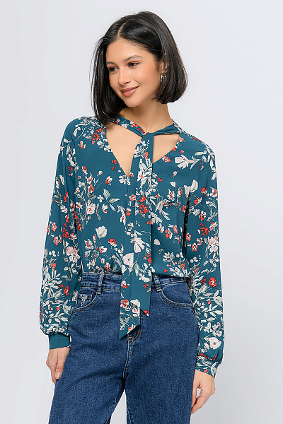 Блуза бирюзового цвета с принтом с длинными рукавами и декоративными элементами
