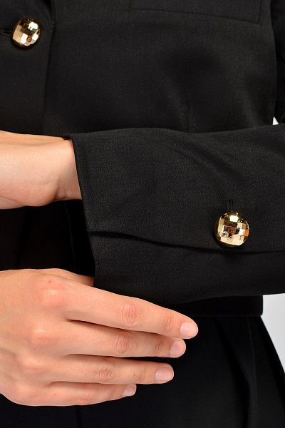 Жакет укороченный черного цвета с длинными рукавами и карманом