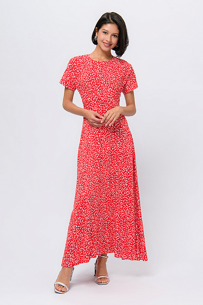 Платье красного цвета с принтом и короткими рукавами