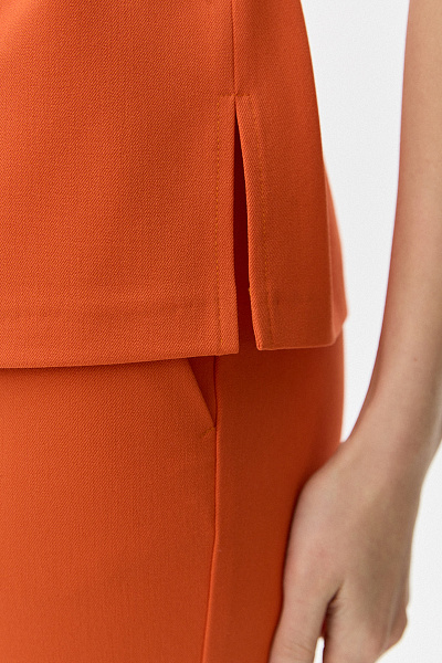 Блуза оранжевая с короткими рукавами и поясом