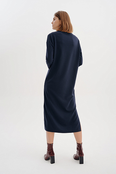 Платье темно-синее длины миди с рукавами 3/4 и разрезами по бокам