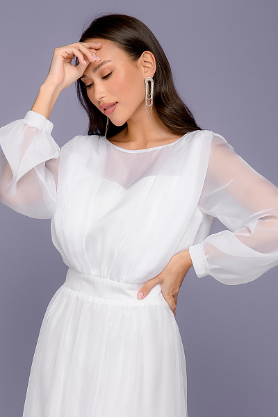 Платье белое длины макси с объемными рукавами и открытой спинкой