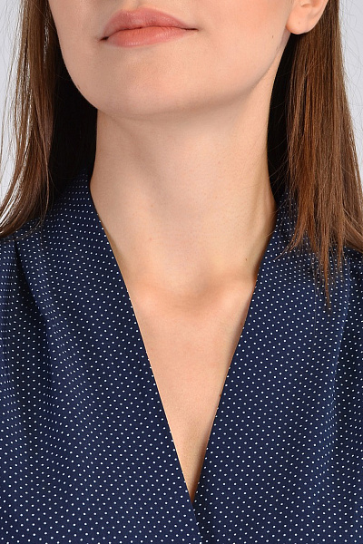 Блуза синяя с принтом и V-образным вырезом