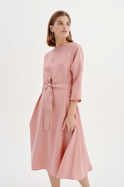 Платье розовое длины миди с карманами и поясом