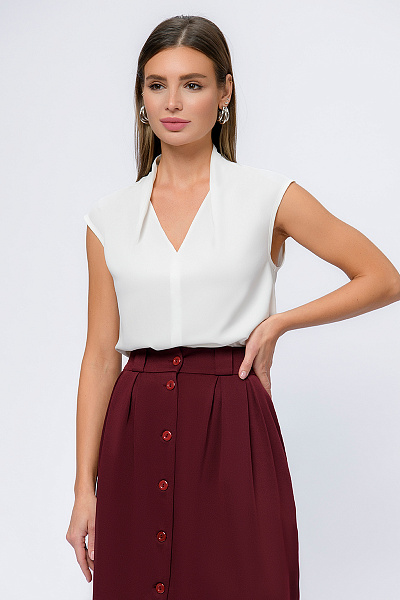 Блуза белая с короткими рукавами и V-образным вырезом