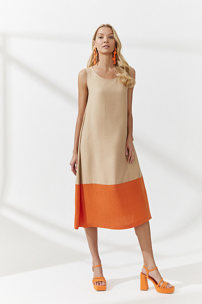 Платье бежевое с оранжевой вставкой длины миди без рукавов