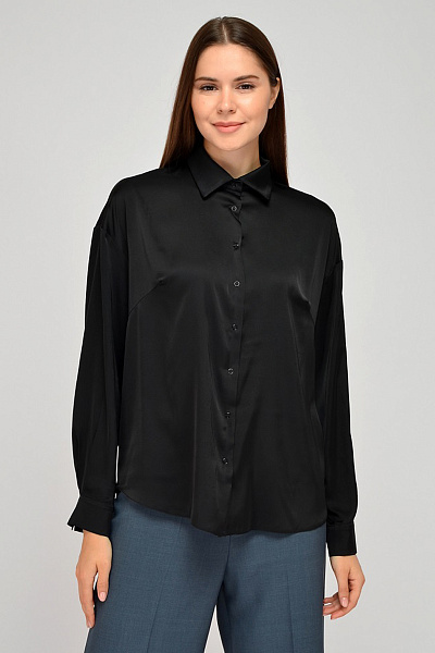 Блуза черная с воротником-стойкой и длинными рукавами