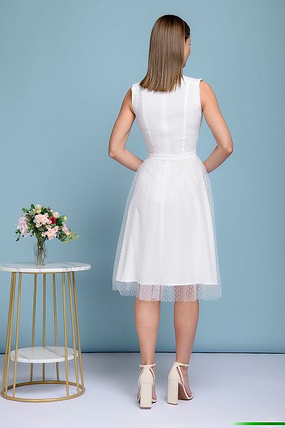 Платье белое с фатином в горошек длины миди