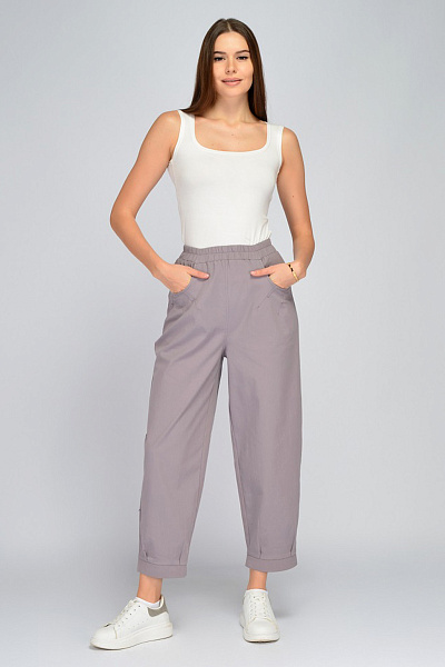 Широкие брюки бежевого цвета с резинкой на поясе и карманами