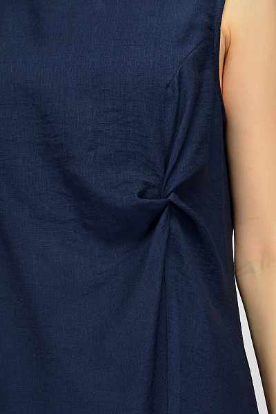 Платье темно-синее длины миди без рукавов с декоративной складкой