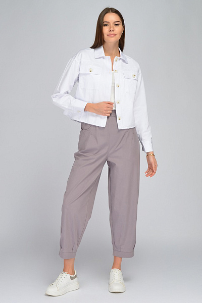 Жакет белый с длинными рукавами и накладными карманами