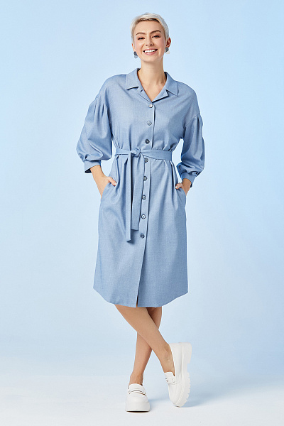 Платье-рубашка голубое длины миди карманами и поясом