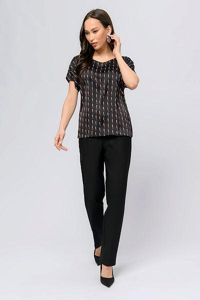Блуза черного цвета с принтом и короткими рукавами