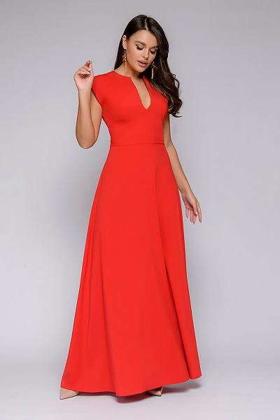 Платье красного цвета длины макси с глубоким декольте