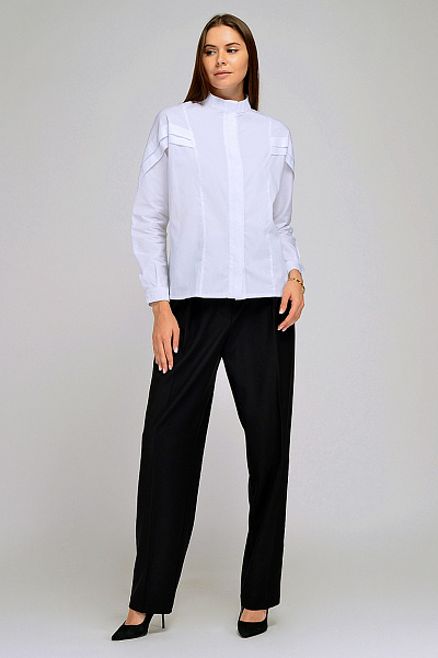 Блуза белая с длинными рукавами и декоративными складками