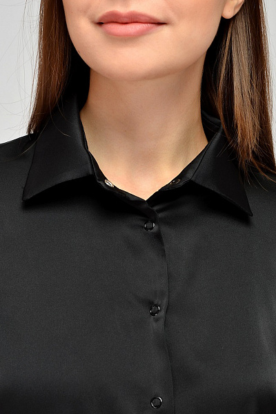 Блуза черная с воротником-стойкой и длинными рукавами