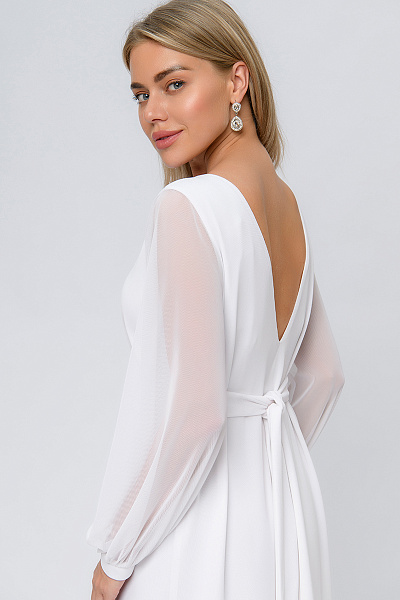 Платье белое длины макси с объемными рукавами и вырезом на спинке