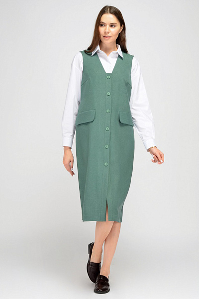 Платье-сарафан зеленое длины миди с V-образным вырезом