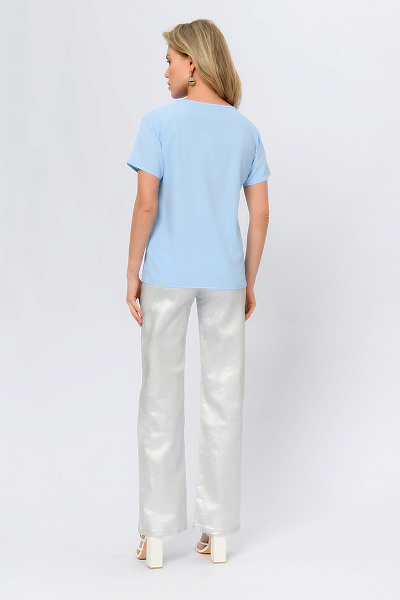 Блуза голубого цвета с короткими рукавами