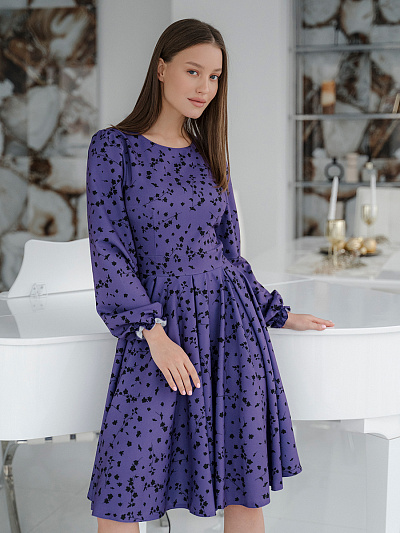 Платье фиолетовое с цветочным принтом 