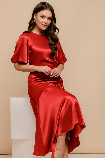 Платье красного цвета длины миди с декоративной драпировкой