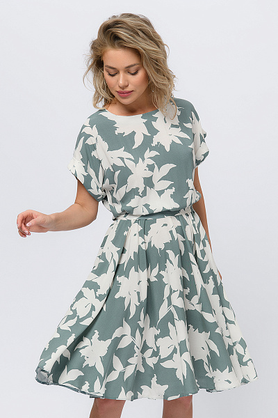Платье оливкового цвета длины миди с цветочным принтом и короткими рукавами