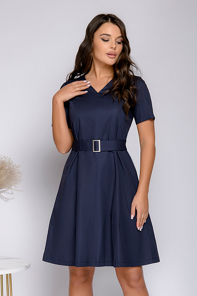 Платье темно-синее с короткими рукавами и поясом