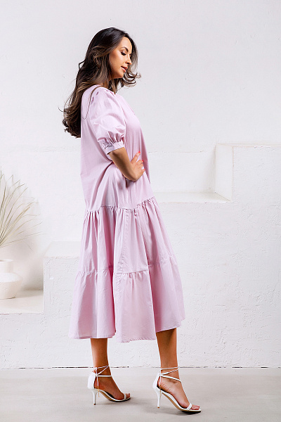 Платье розовое свободного силуэта длины миди с воланами