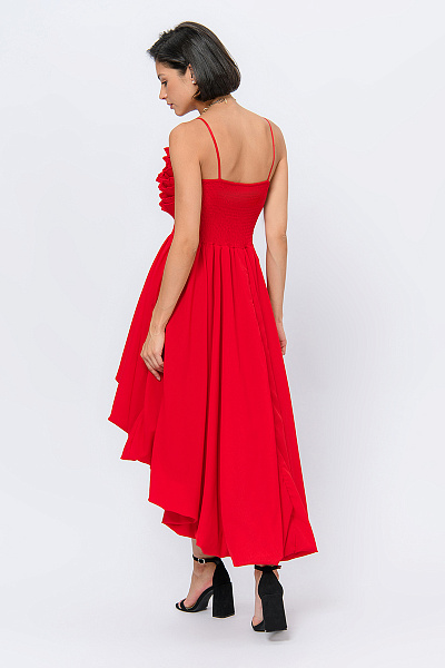 Платье красного цвета разноуровневое на бретелях