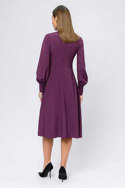 Платье сливового цвета длины миди с разрезом на юбке и длинными рукавами