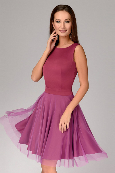 Платье ягодного цвета длины мини с открытой спинкой